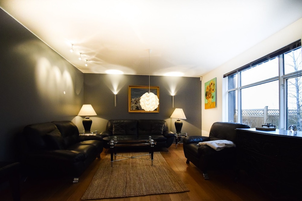 Family House, 5 Bedrooms, Hot Tub, River View (135259) photo 2