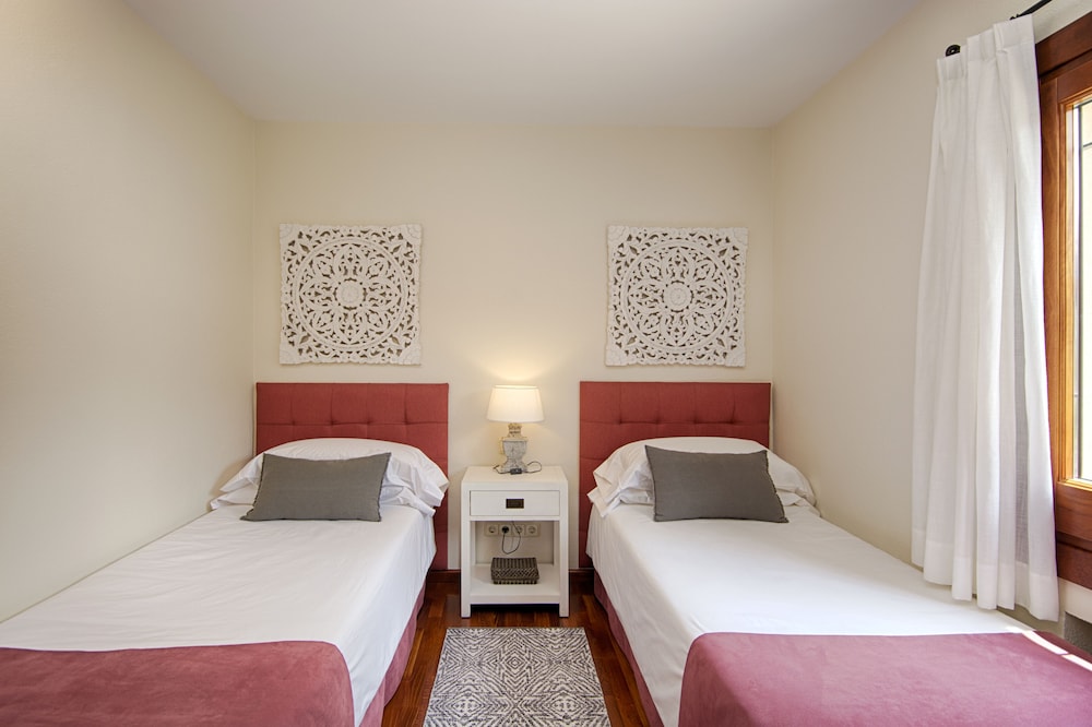 Double Room, Private Bathroom, Pool View photo 3