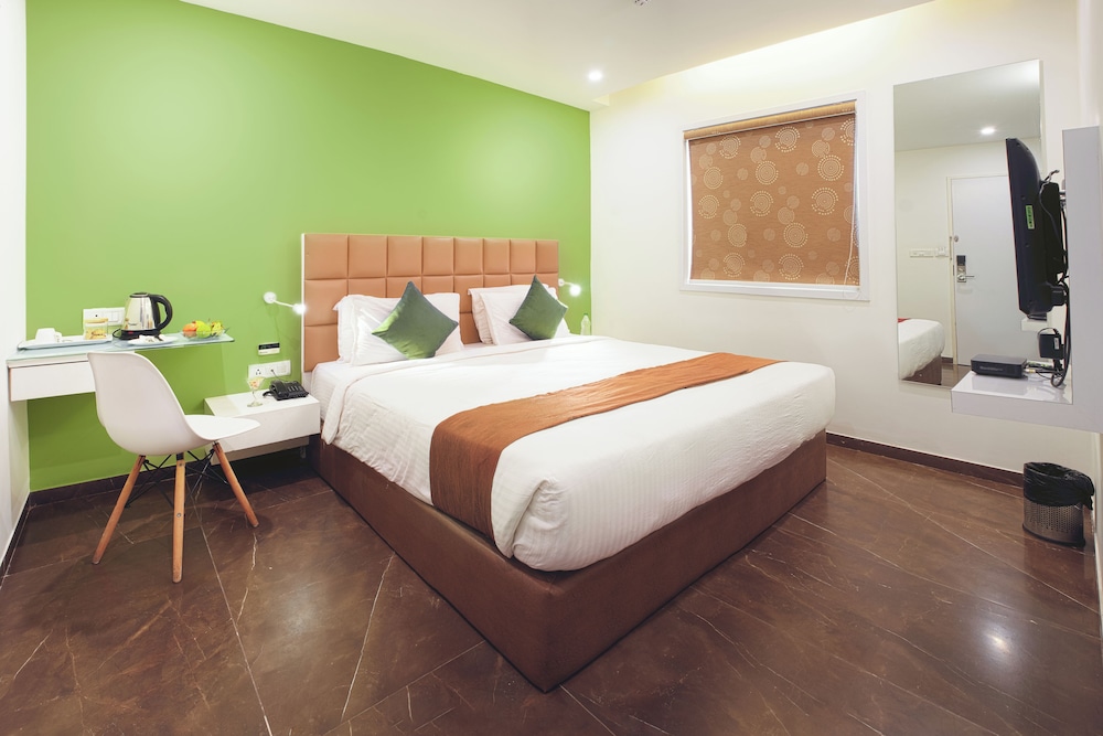 Deluxe King Room - Photo 1
