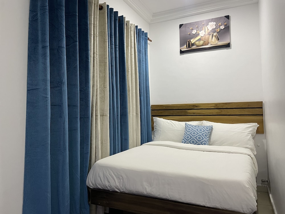 Business Comfort Suite, Okyeame photo 2