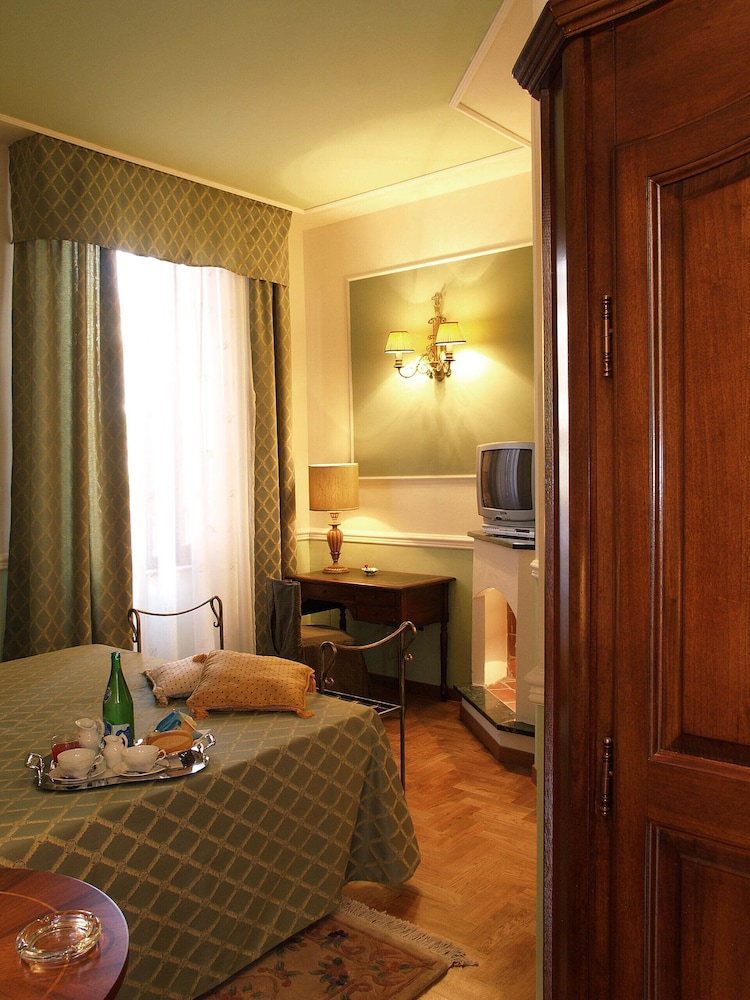 Standard Triple Room, Ensuite, Courtyard View photo 1