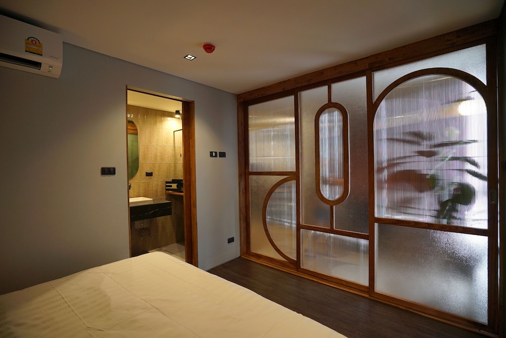 Two-Bedroom Suite - Photo 5
