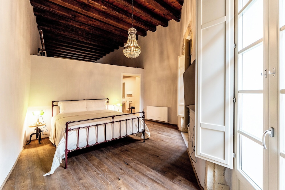 Standard Studio Suite, Balcony, City View