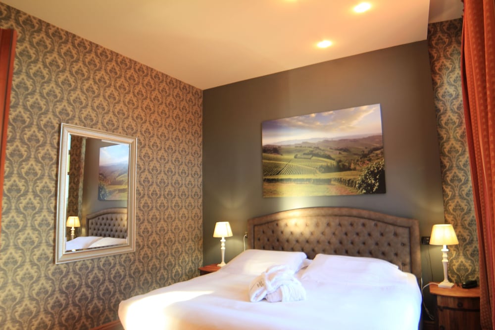 Gallery Suite, 1 King Bed with Sofa bed, 2 Bathrooms, City View photo 2