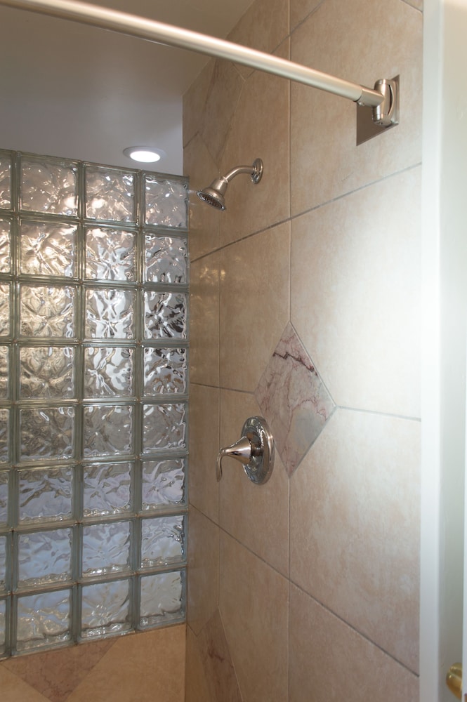 Romantic Suite, 1 Queen Bed, Jetted Tub, Ground Floor (Spa), photo 6