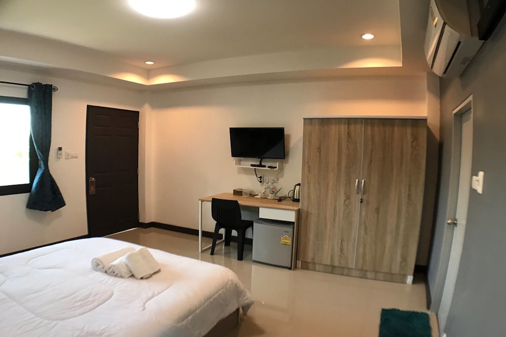 Deluxe Double or Twin Room photo 3