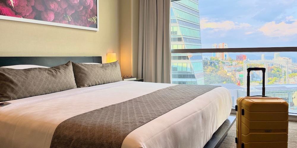 Deluxe Room, 1 King Bed, City View - Photo 1