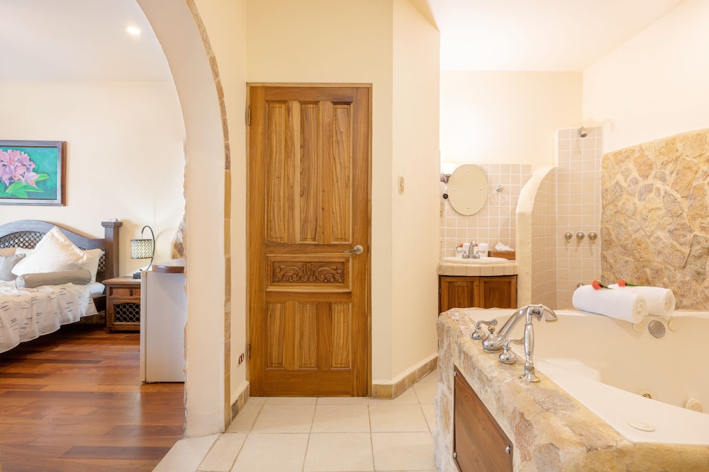 Junior Suite with Ocean View - Photo 6