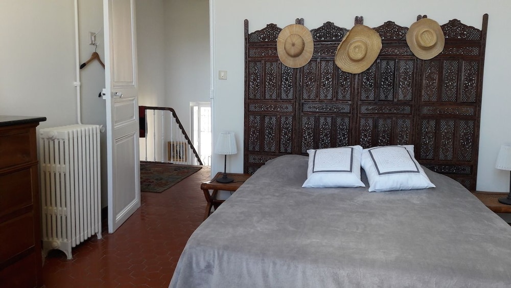 Villa Magenta Room (2 Rooms next to each other from 3 people)
