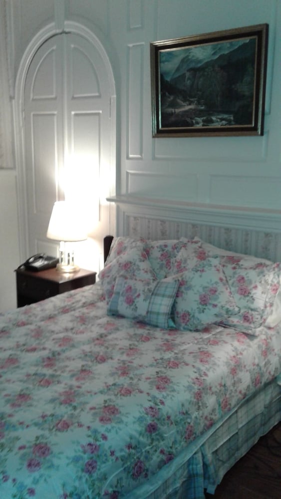 Strickland 200 Full Bed