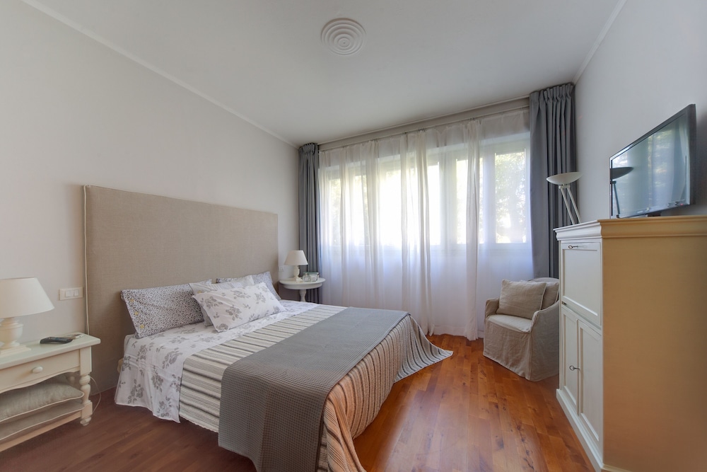 Deluxe Double Room, Jetted Tub