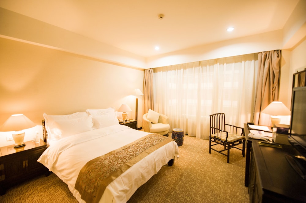 Deluxe King Room photo 2