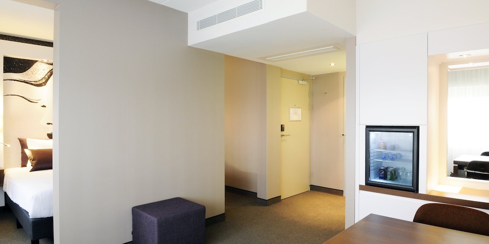 Club Room thumbnail 6