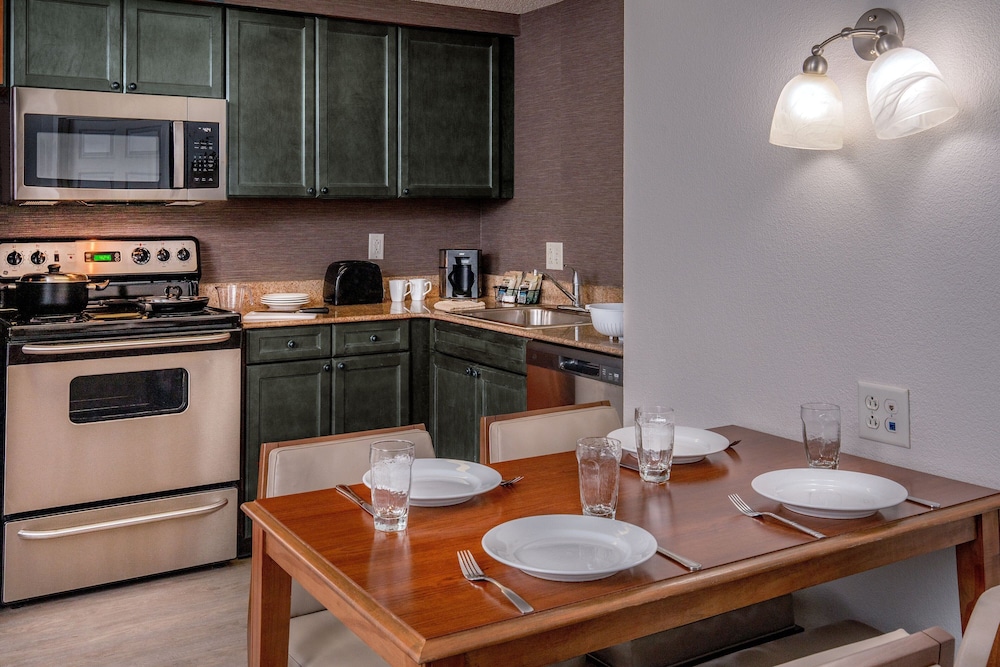 Suite, 2 Bedrooms - Photo 1