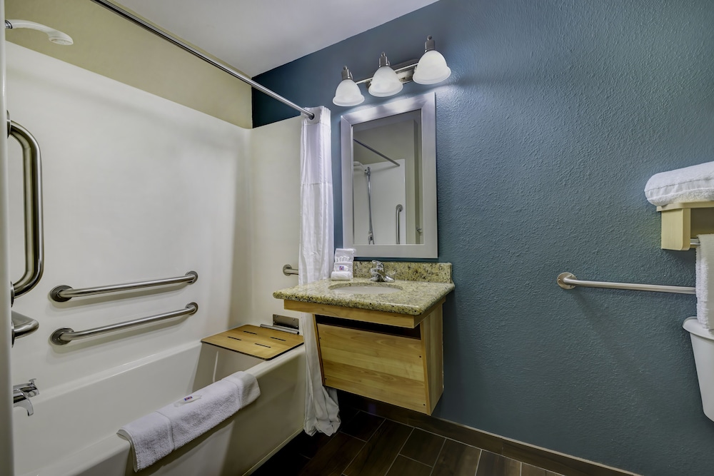 Deluxe Room, 2 Queen Beds, Accessible, Non Smoking - Photo 5