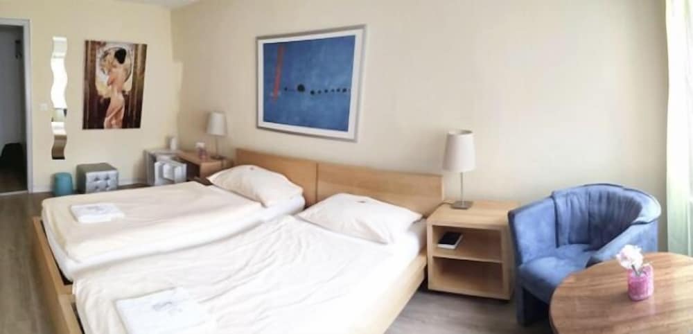 Double Room - Photo 15