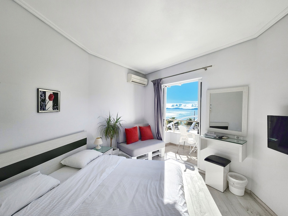 Standard Double Room, Sea View (2) photo 3