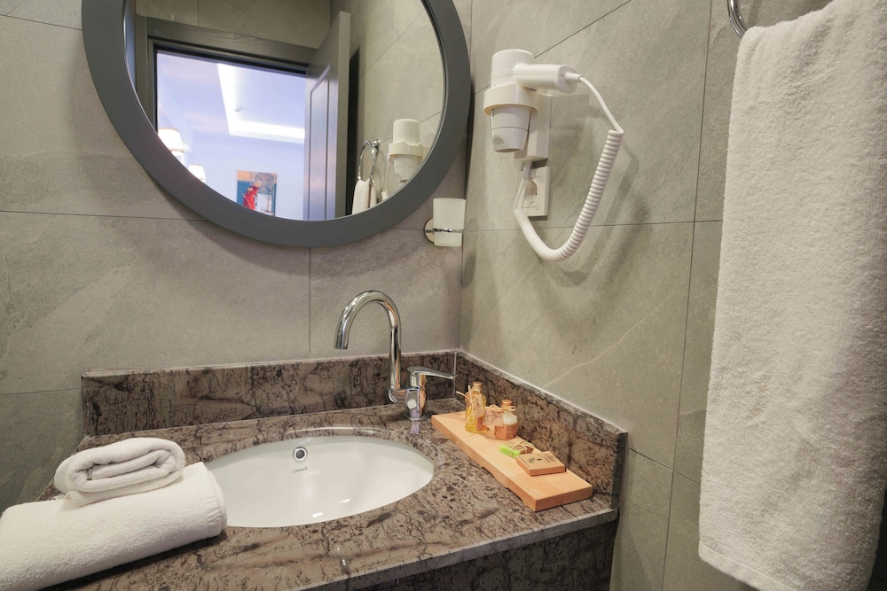 Deluxe Triple Room photo 3