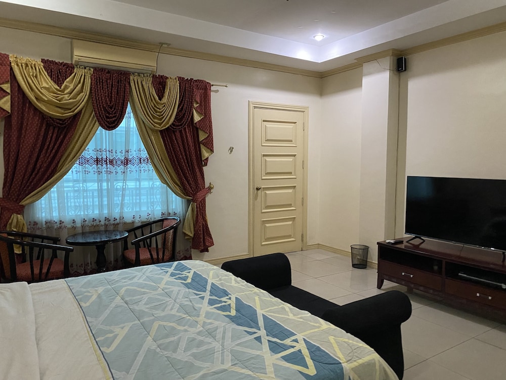 Deluxe Condo photo 1