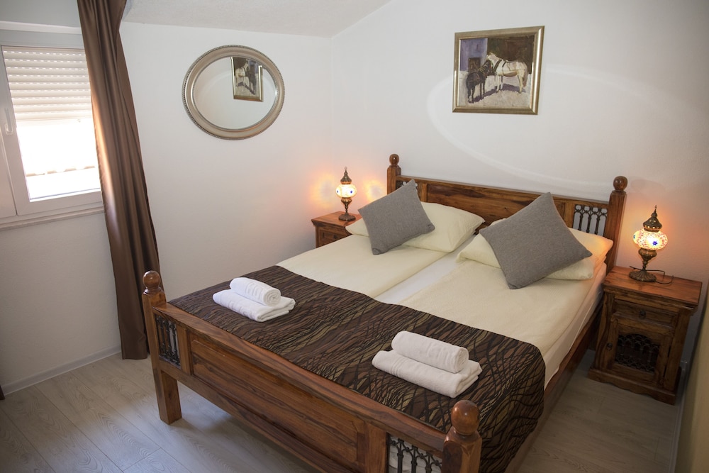 Comfort Apartment, 1 Bedroom, Courtyard View photo 3