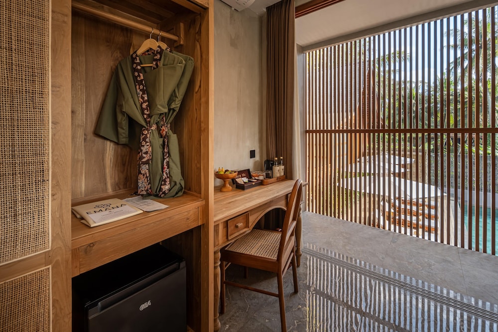 Suite Room Jungle View thumbnail 5