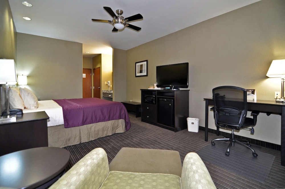 Standard Room, 1 King Bed, Accessible, Bathtub
