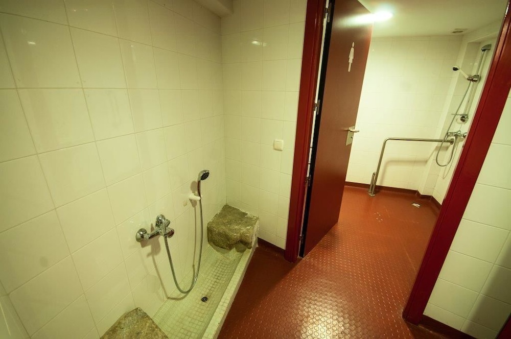 Shared Dormitory, Mixed Dorm, Shared Bathroom (1 Bed In A 4-Bed Dormitory Room) photo 3
