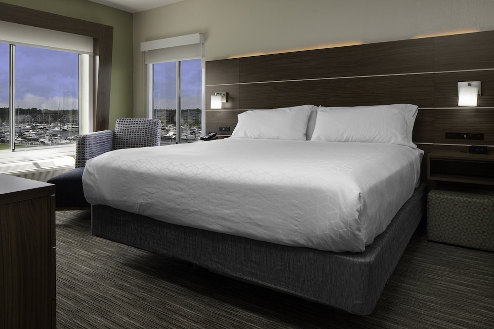 Suite, 2 Bedrooms, Harbor View - Photo 2