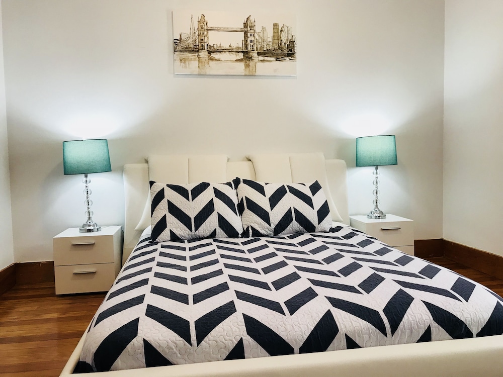 Deluxe House photo 1
