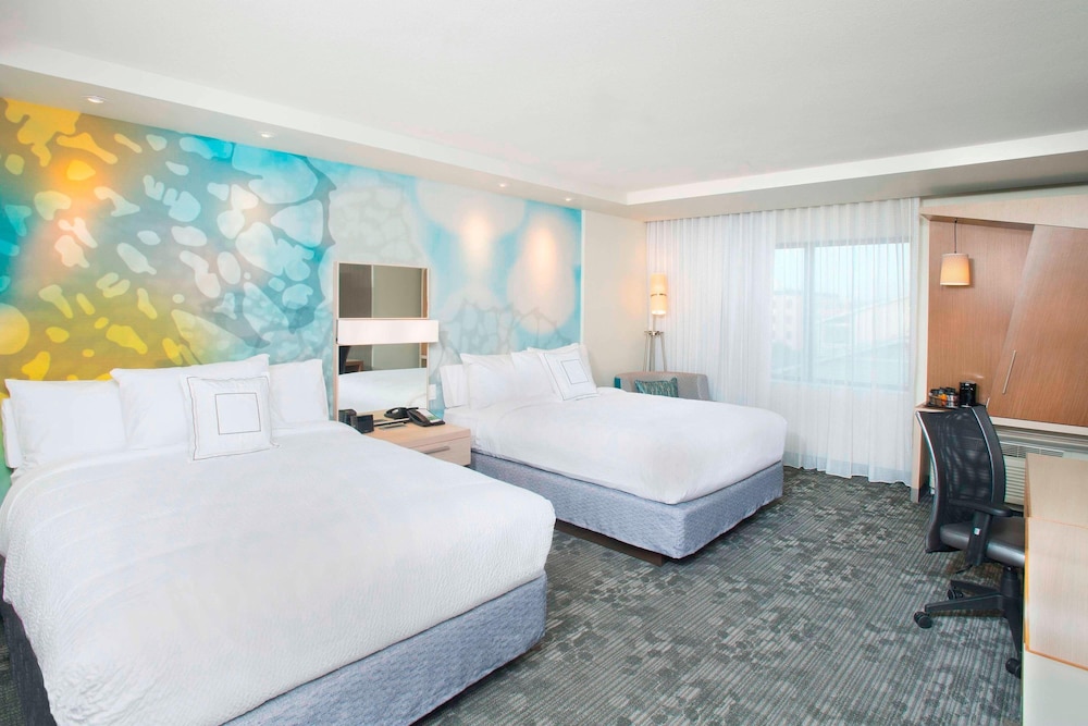 Room, 2 Queen Beds (Mobility Accessible, Tub) photo 1