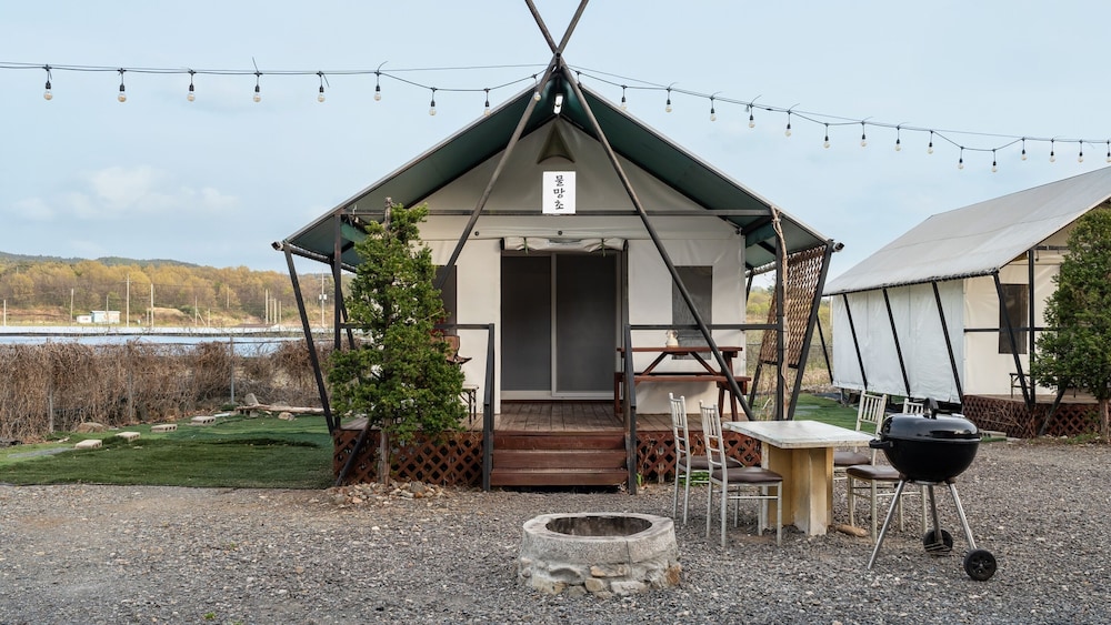 Basic Room, 1 Bedroom (No.4 Azalea (Caravan/Bath))