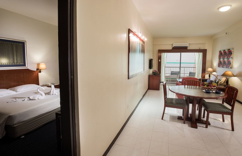 Deluxe 1 Bedroom King photo 2