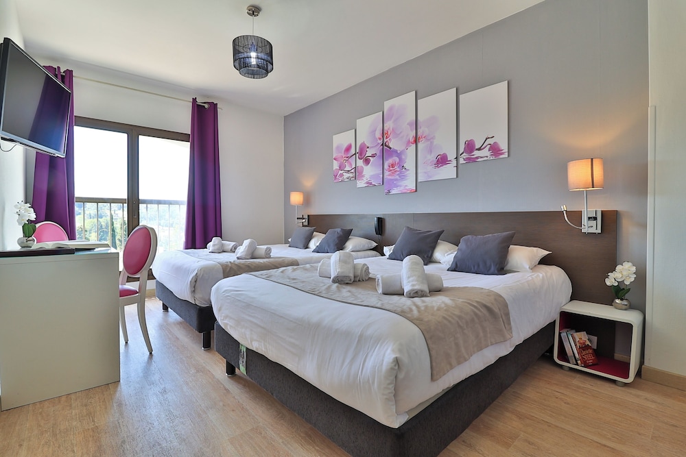 Superior Quadruple Room - Photo 2