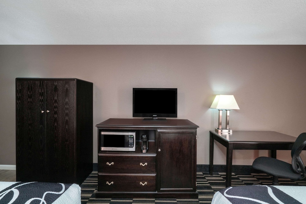 Room, 2 Double Beds, Non Smoking - Photo 3