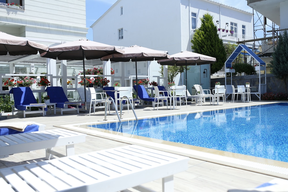 Deluxe Balkonlu Oda- Ek Yatakli - Photo 9