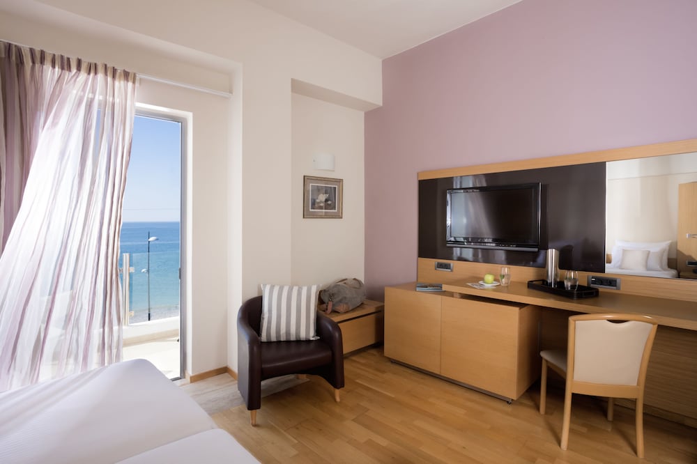 Double Room, Sea View - Photo 5
