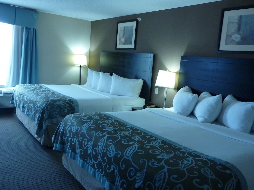 Standard Room, 2 Queen Beds - Photo 4
