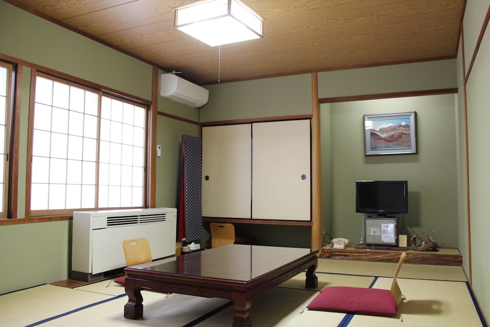 Japanese Style Economy Family Room with Shared Bathroom - Non-Smoking photo 3