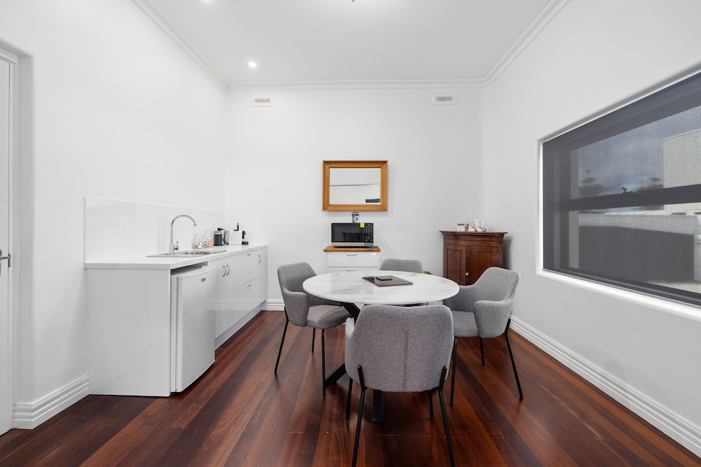 Premium Apartment, 1 King Bed photo 3