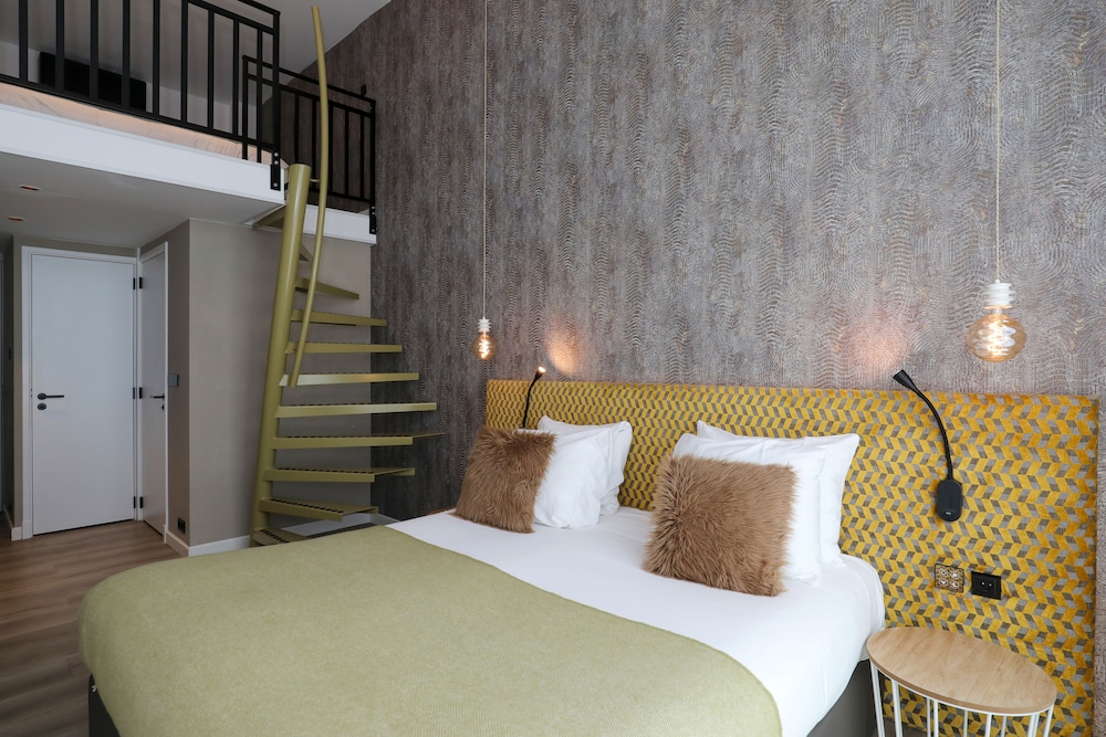 Deluxe Studio Suite
