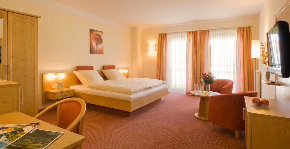 Double Room, 1 Queen Bed, Non Smoking, Golf View photo 1