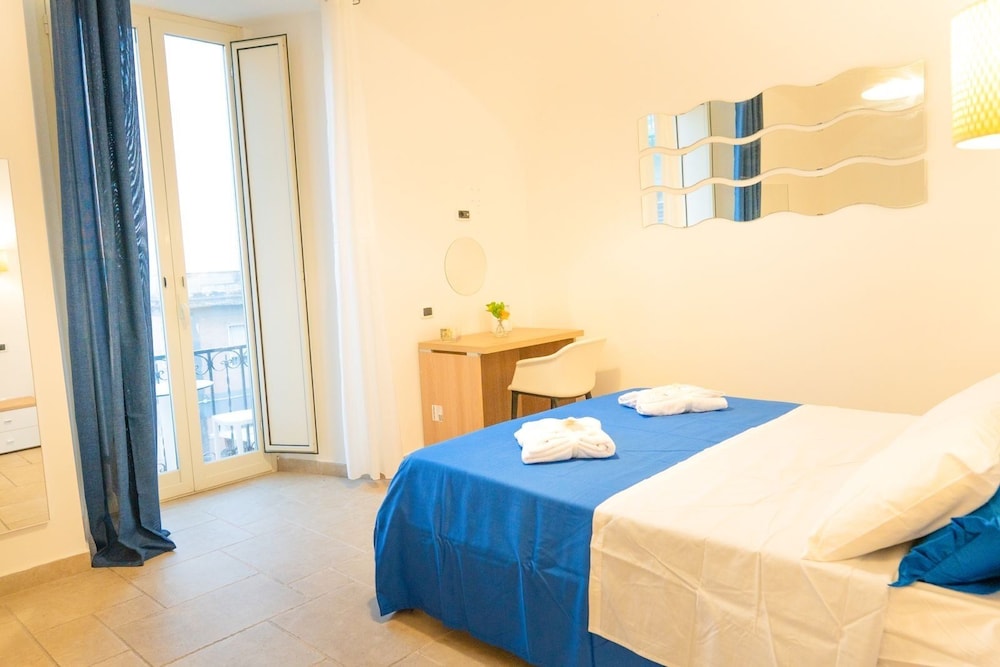 Deluxe Room, 1 Queen Bed, Sea View