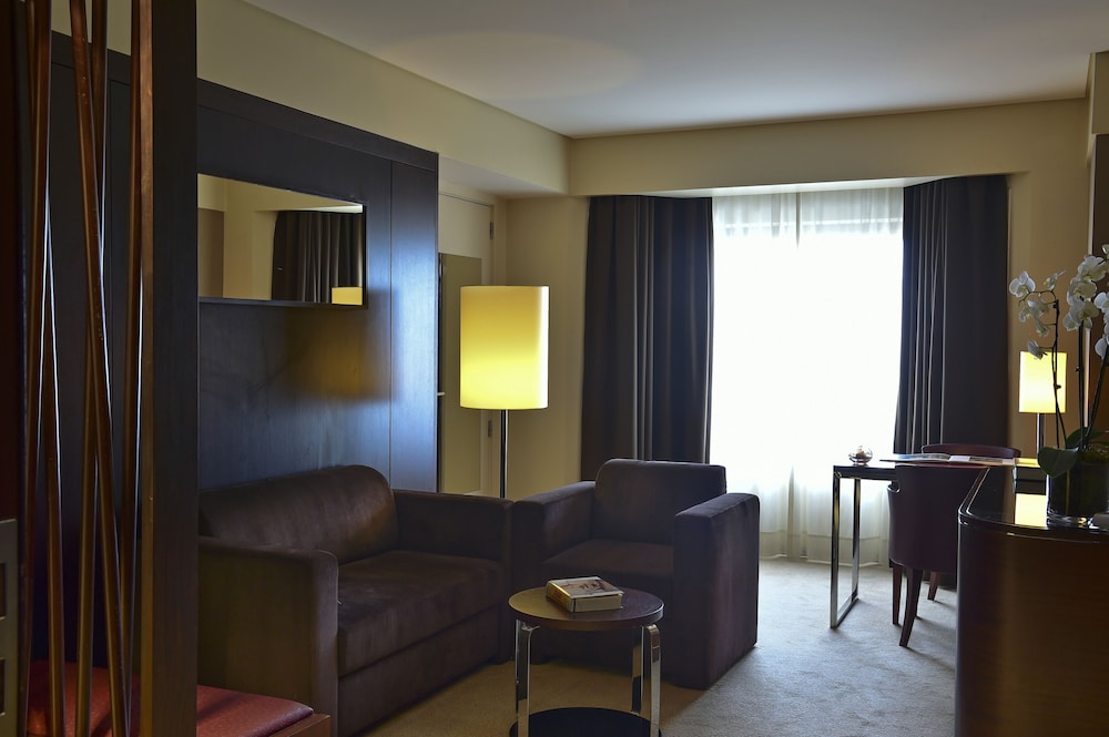 Executive Suite, Tower