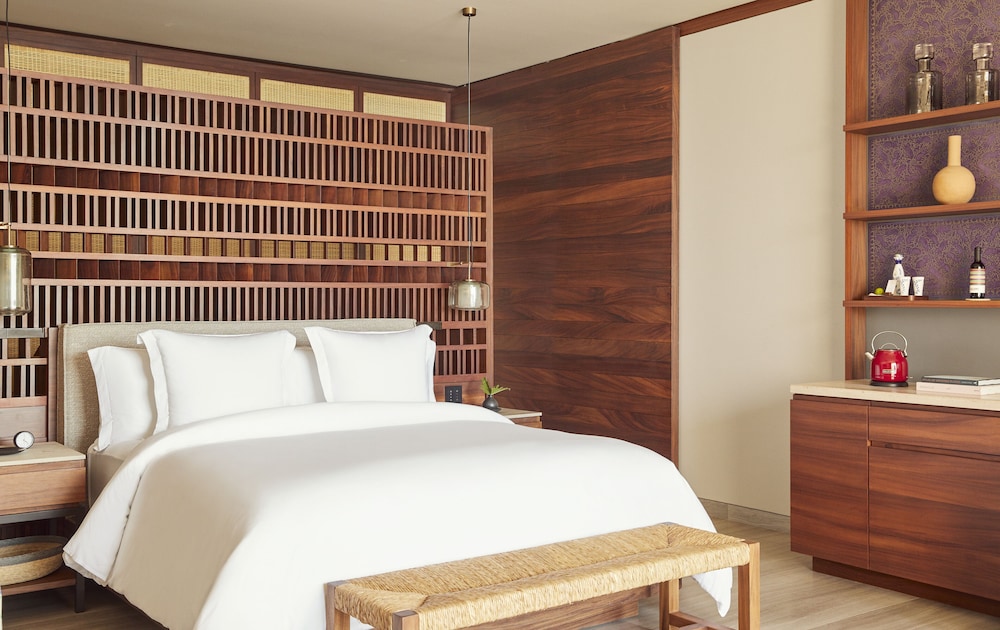 Room, 1 King Bed, Beachfront - Photo 1