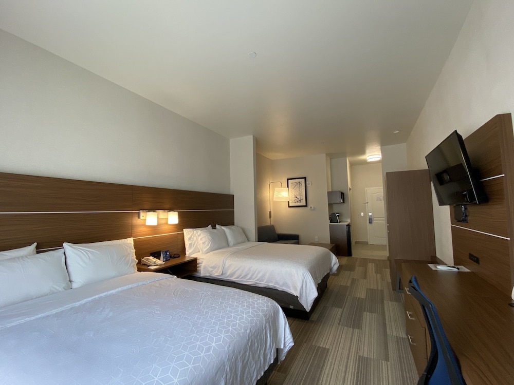 Suite, Multiple Beds - Photo 1