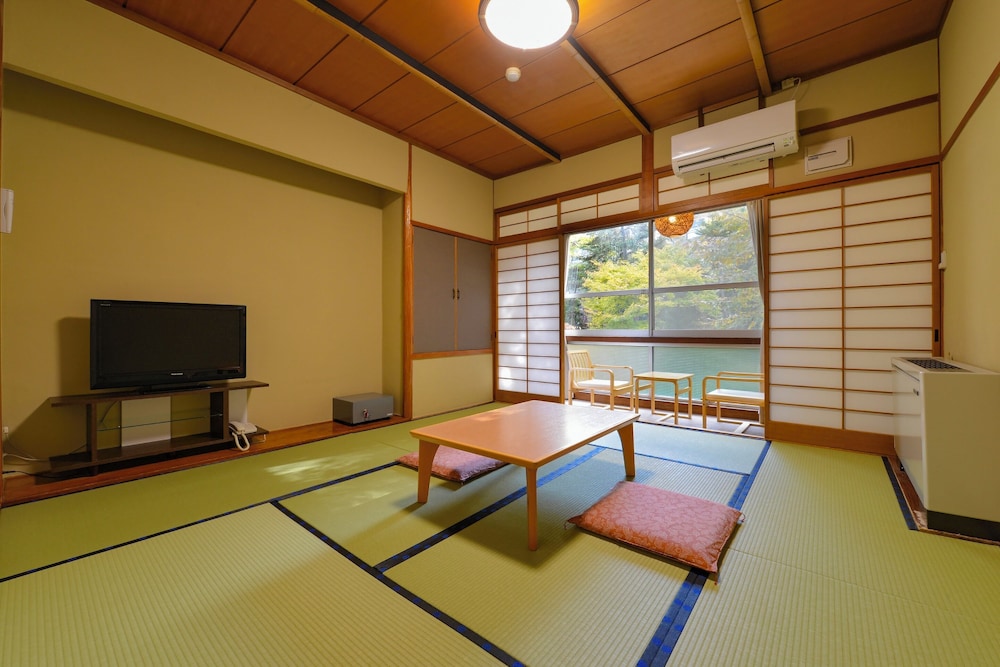 Economy Japanese-Style-Room with 8 Tatami mats - Shared Bathroom - Non-Smoking
