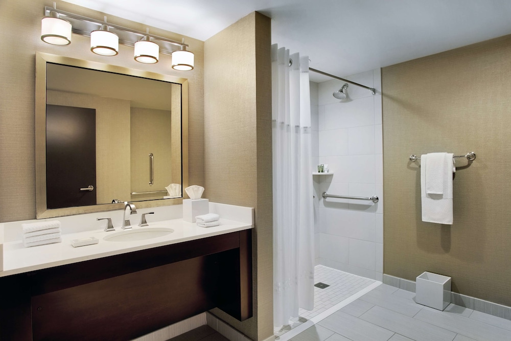 Superior Room, 2 Double Beds, Accessible, Bathtub (High Floor) - Photo 6
