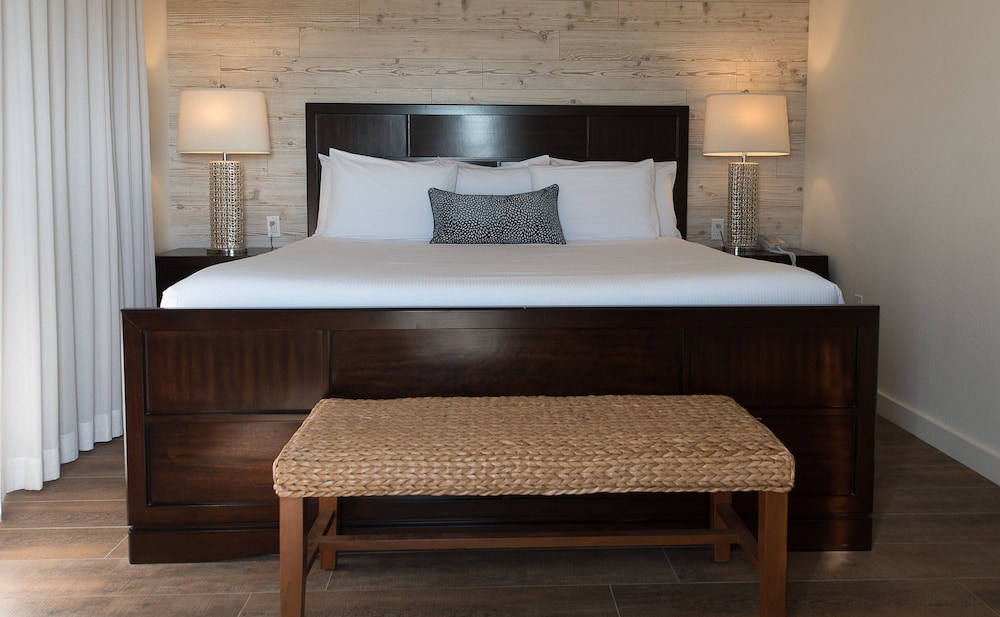 Standard Suite, 1 Bedroom, Balcony (King) - Photo 1