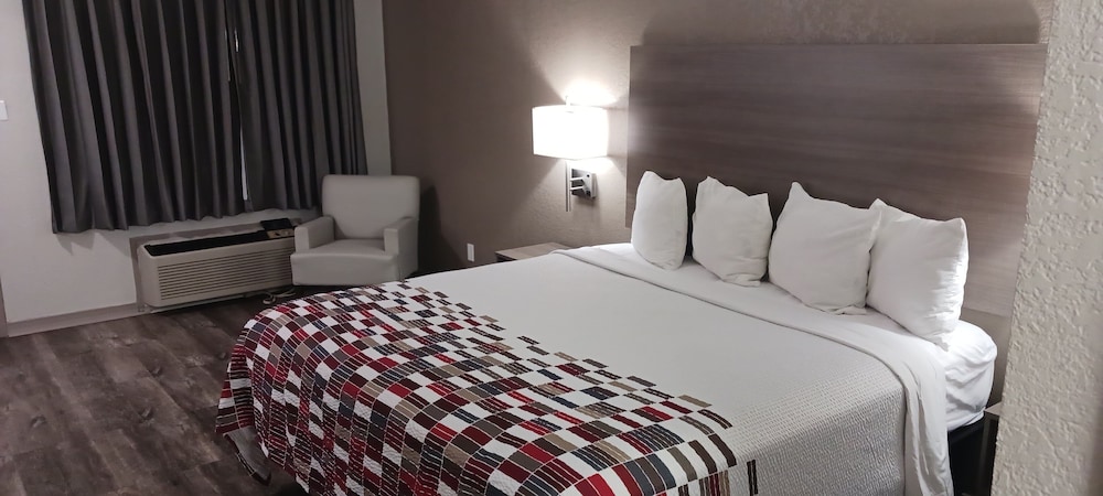 Deluxe Room, 1 King Bed, Non Smoking - Photo 1