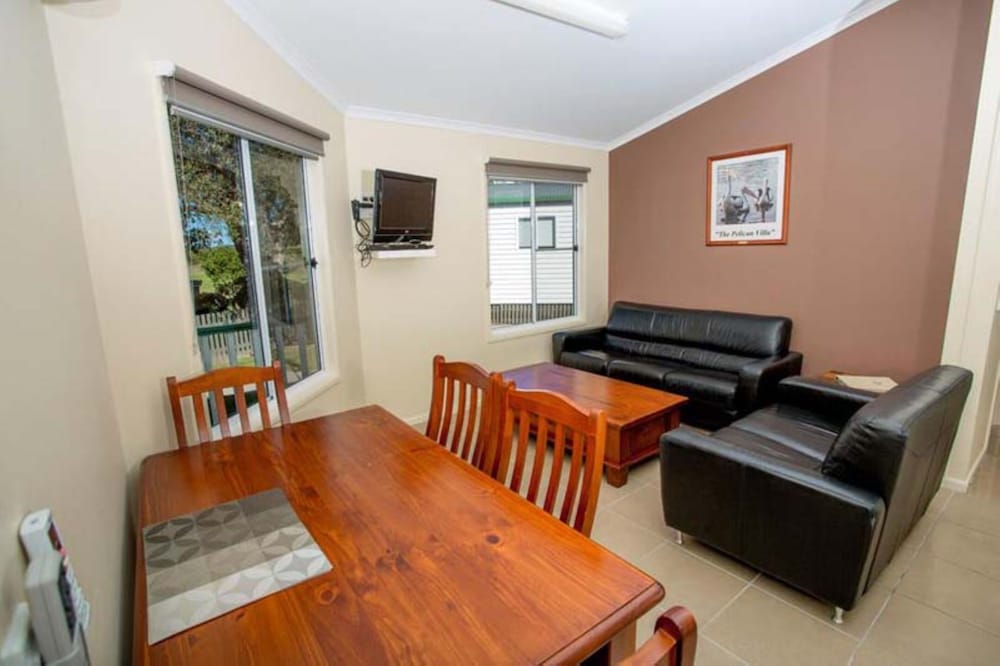 Standard Cabin - Sleeps 4 - Dog Friendly photo 3